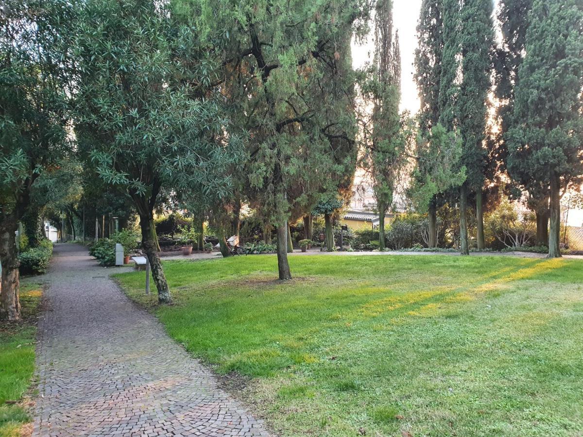 La Lampara Сирмионе Экстерьер фото